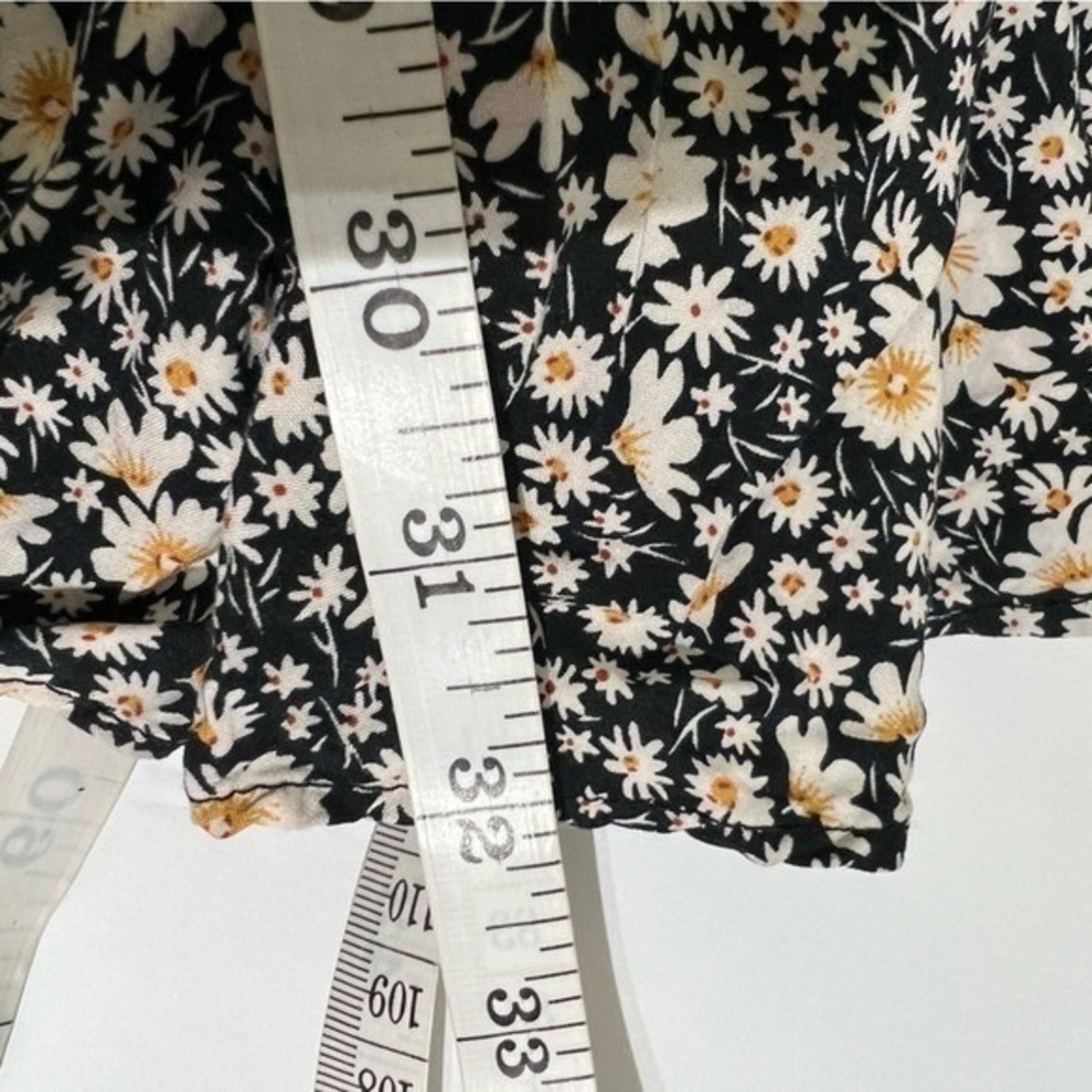 Urban Outfitters Black Daisy Floral Smocked Mini Dress Ruffle Hem Size M FD5532 - Picture 13 of 15